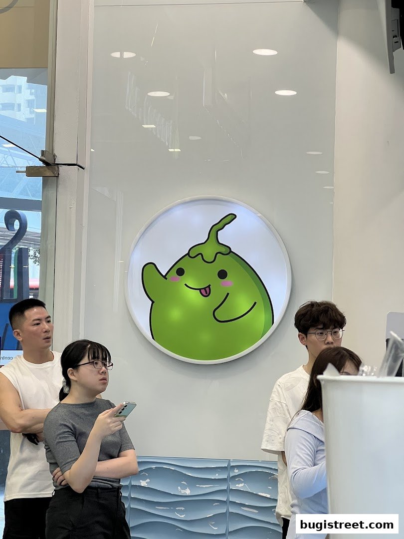 People queuing at Mr. Coconut Bugis Street with the shop's mascot visible.
